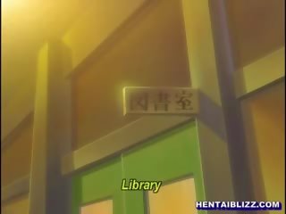 Δεμένα hentai νεαρός σκληρά poking σε ο βιβλιοθήκη δωμάτιο