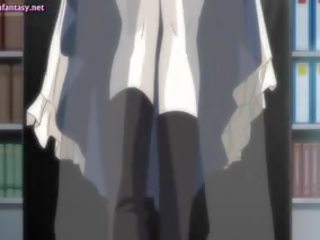Paauglys anime tarnaitė į baltas ilgos kojinės
