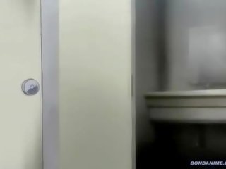 Một phụ nữ scout thổi đâm tại các công khai nhà vệ sinh